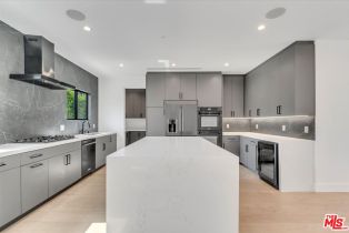 , 5456 Hazeltine ave, Sherman Oaks, CA 91401 - 3