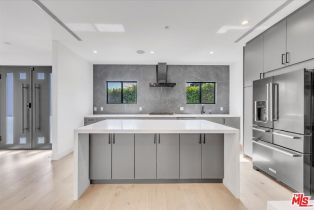 , 5456 Hazeltine ave, Sherman Oaks, CA 91401 - 4