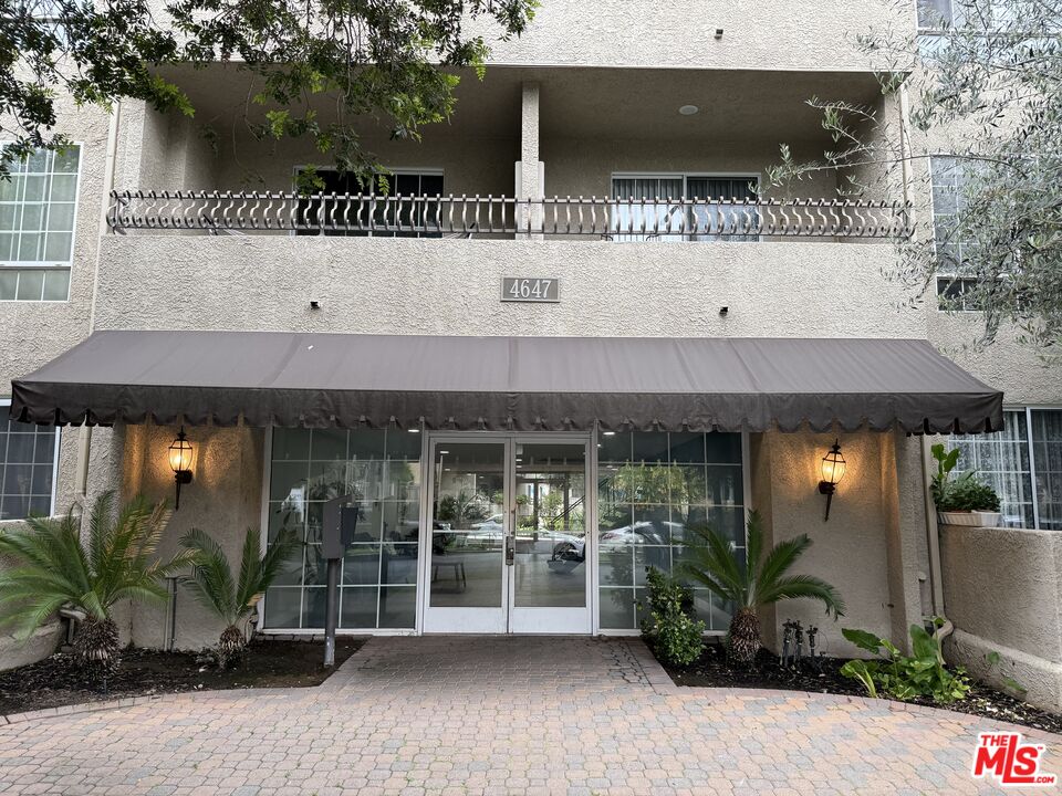 Condominium, 4647 Willis ave, Sherman Oaks, CA 91403 - 1
