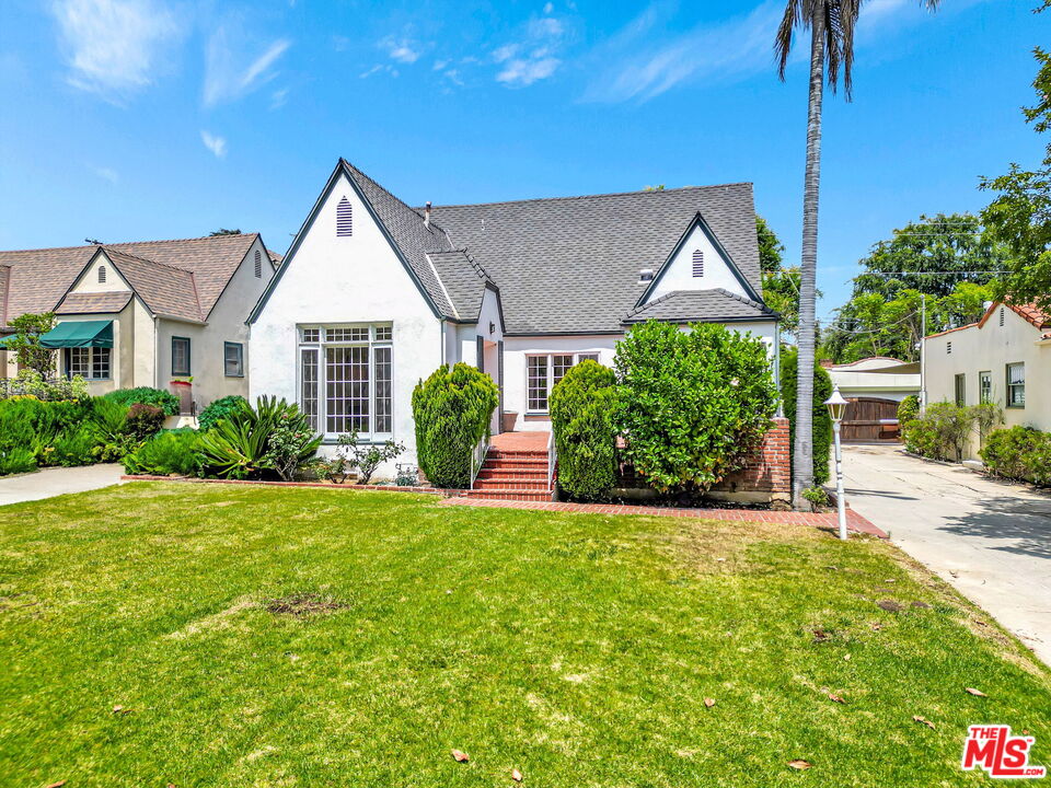 Single Family Residence, 120 Annandale rd, Pasadena, CA 91105 - 1