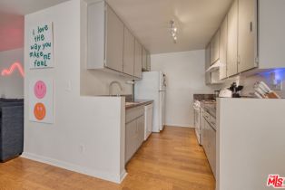 , 1524 Berkeley, Santa Monica, CA 90404 - 7