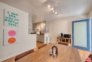 , 1524 Berkeley, Santa Monica, CA 90404 - 6