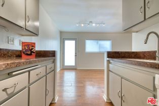 , 1524 Berkeley, Santa Monica, CA 90404 - 10