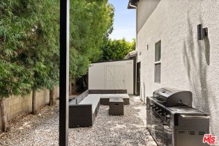 Single Family Residence, 18439 Jonah ct, Tarzana, CA 91356 - 28