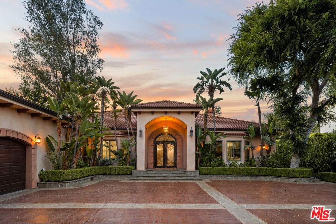 Single Family Residence, 13845 Magnolia blvd, Sherman Oaks, CA 91423 - 1