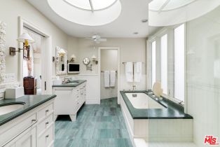 Single Family Residence, 1935 Ocean way, Laguna Beach, CA 92651 - 32