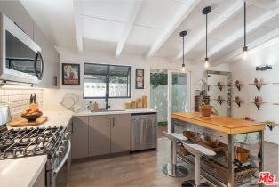 Single Family Residence, 19805 Hamlin st, Woodland Hills, CA 91367 - 5