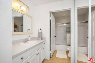 Condominium, 5500 Owensmouth ave, Woodland Hills, CA 91367 - 5