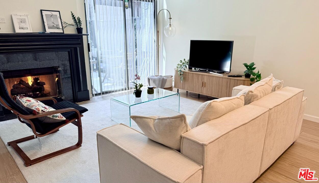 Condominium, 1925 Beverly Glen blvd, Westwood, CA 90025 - 1