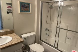 , 21550 Burbank blvd, Woodland Hills, CA 91367 - 6