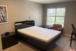 , 21550 Burbank blvd, Woodland Hills, CA 91367 - 4