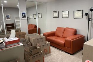 , 21550 Burbank blvd, Woodland Hills, CA 91367 - 7