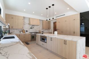 Single Family Residence, 22616 Hatteras st, Woodland Hills, CA 91367 - 11