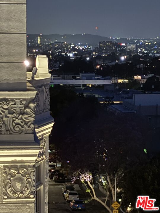 , 1302 Sweetzer ave, West Hollywood , CA 90069 - 1