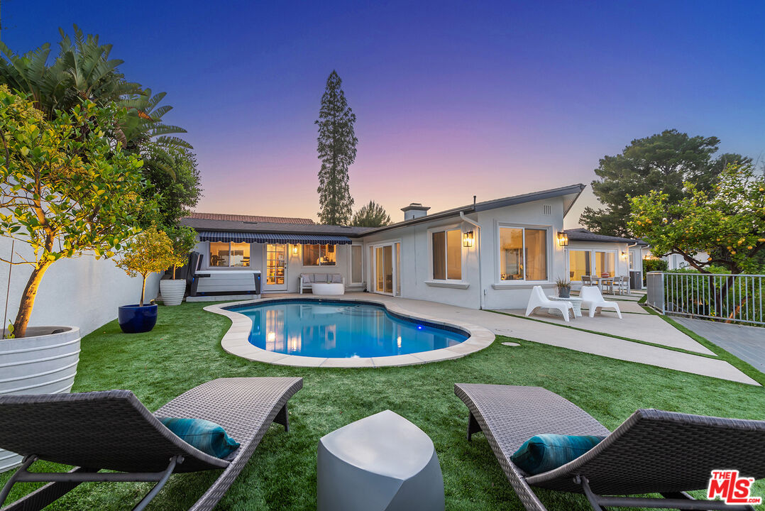 Single Family Residence, 14652 Deervale pl, Sherman Oaks, CA 91403 - 1