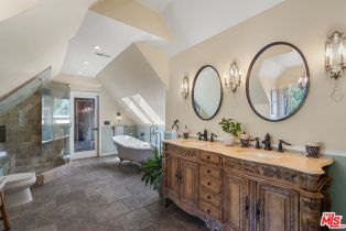 Single Family Residence, 11818 Laurel Hills rd, Studio City, CA 91604 - 34