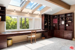 Single Family Residence, 11818 Laurel Hills rd, Studio City, CA 91604 - 38