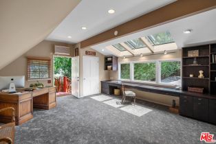 Single Family Residence, 11818 Laurel Hills rd, Studio City, CA 91604 - 37