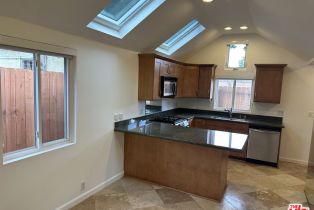 , 2454 Penmar, Venice, CA 90291 - 3