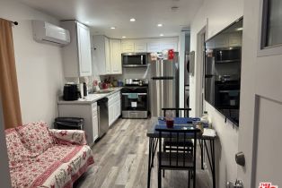 , 15011 Hartsook st, Sherman Oaks, CA 91403 - 3