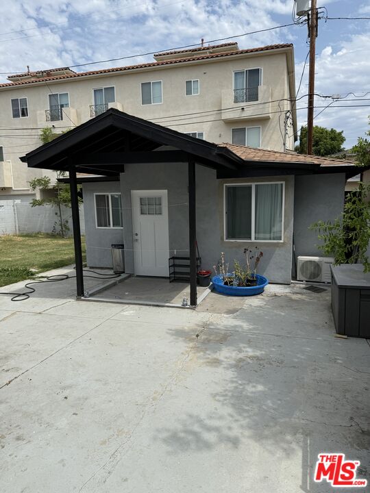 , 15011 Hartsook st, Sherman Oaks, CA 91403 - 1