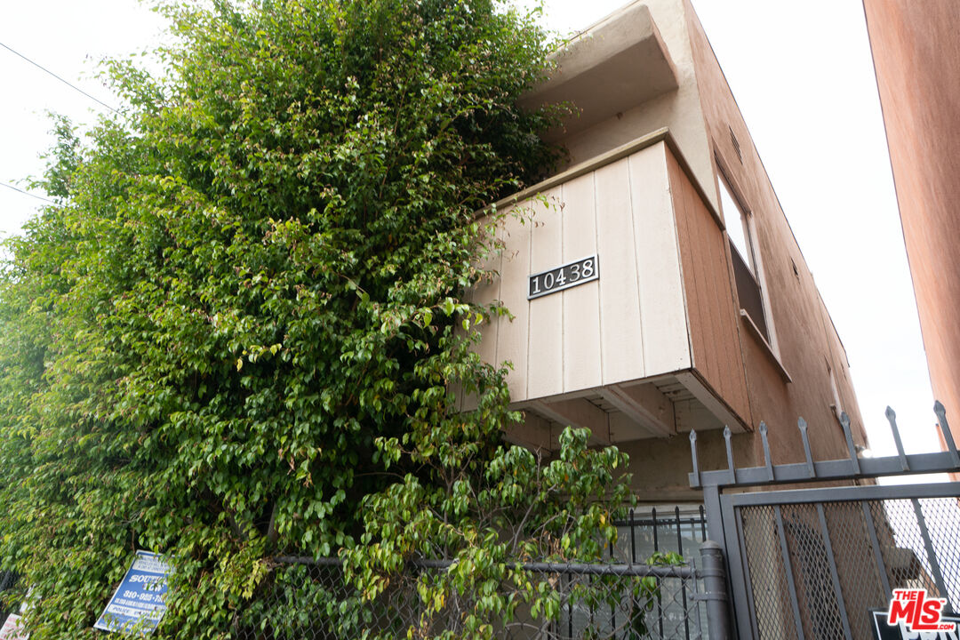 Apartment, 10438 Santa Monica blvd, Westwood, CA 90025 - 1