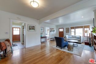 , 933 Venezia ave, Venice, CA 90291 - 8