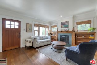 , 933 Venezia ave, Venice, CA 90291 - 7