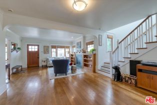 , 933 Venezia ave, Venice, CA 90291 - 9