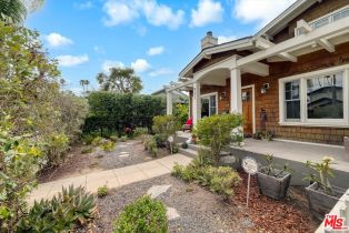 , 933 Venezia ave, Venice, CA 90291 - 3