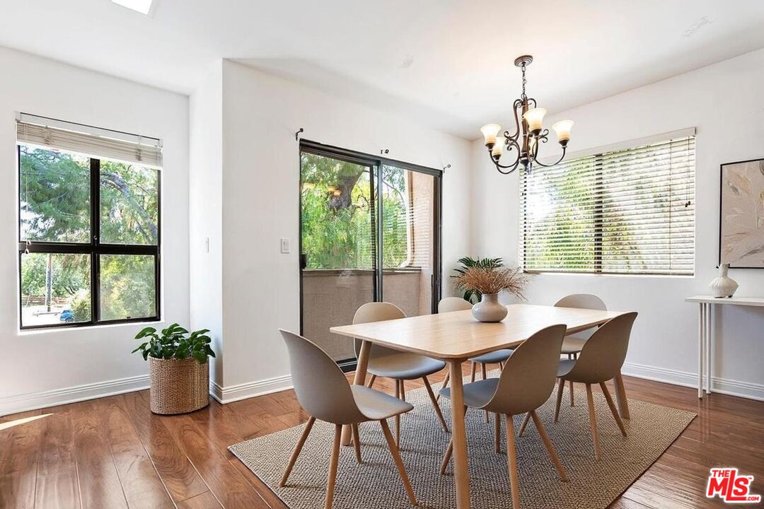 Condominium, 5322 Colodny dr, Agoura Hills, CA 91301 - 1