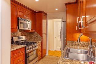 Condominium, 8455 Fountain ave, West Hollywood , CA 90069 - 17