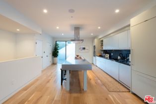 , 8465 Franklin ave, West Hollywood , CA 90069 - 9