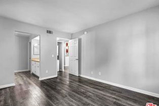 , 5565 Canoga ave, Woodland Hills, CA 91367 - 7