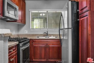 , 5565 Canoga ave, Woodland Hills, CA 91367 - 5