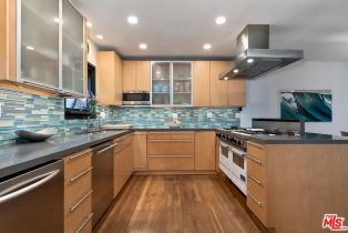 , 832 Superba ave, Venice, CA 90291 - 11