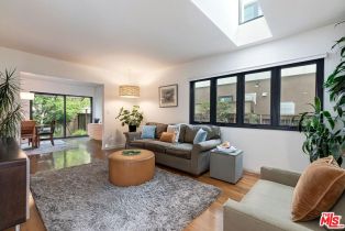 , 832 Superba ave, Venice, CA 90291 - 3