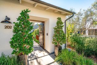 Single Family Residence,  Vintners court, Napa, CA 94559 - 4