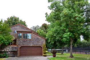 Single Family Residence, 9211 Lakewood Dr, Windsor, CA  Windsor, CA 95492