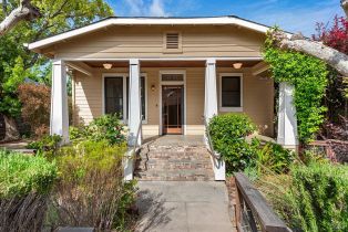 Single Family Residence, 635 Brown St, Healdsburg, CA  Healdsburg, CA 95448