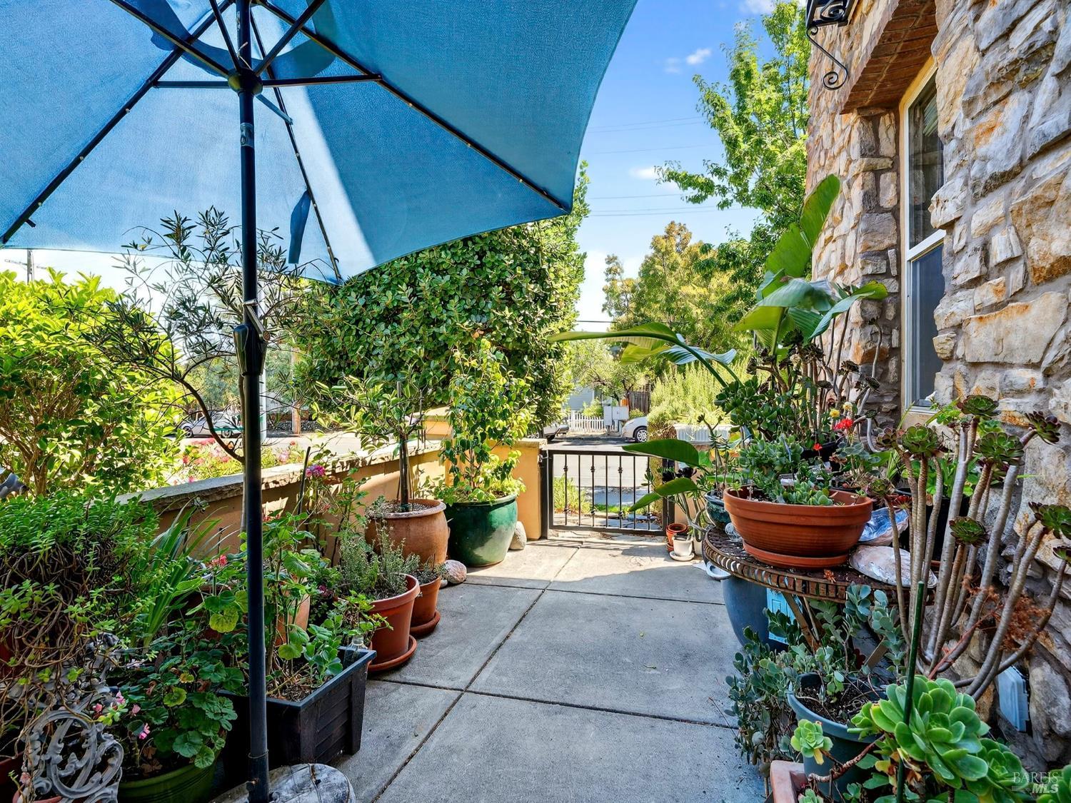 Condominium, Healdsburg avenue, Cloverdale, CA 95425 - 1
