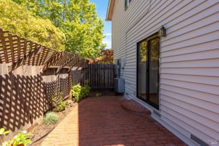 Single Family Residence, Emerald Park court, Santa Rosa, CA 95409 - 33