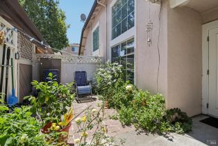Condominium,  Burgundy court, Petaluma, CA 94954 - 5