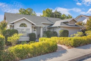 Single Family Residence, 421 Tee Dr, Healdsburg, CA  Healdsburg, CA 95448