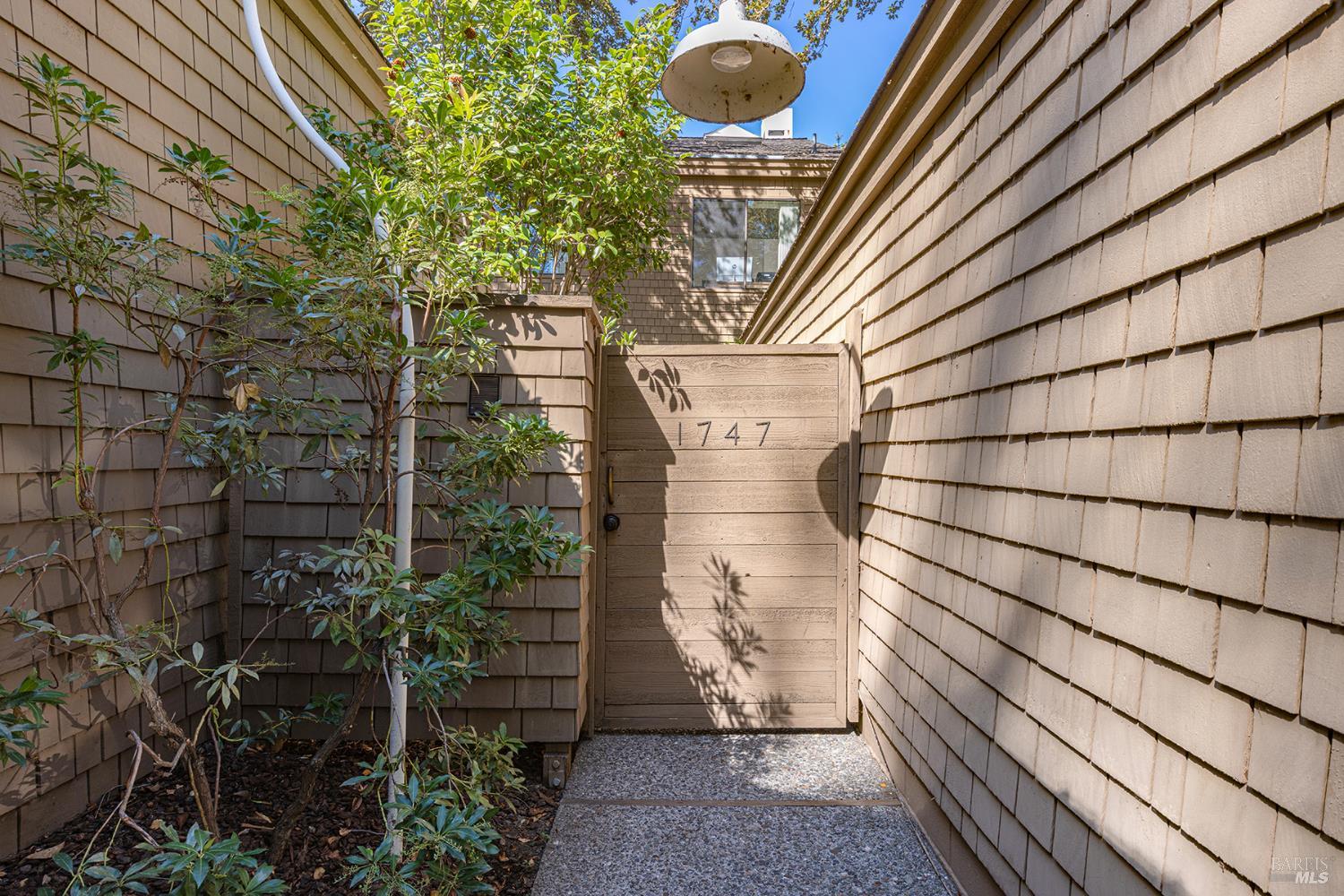 Townhouse, Silverado trail, Napa, CA 94558 - 1