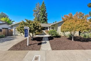 Single Family Residence, 817 Gromo Ct, Healdsburg, CA  Healdsburg, CA 95448