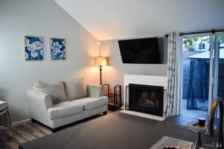 Townhouse,  Courtyards East none, Windsor, CA 95492 - 4