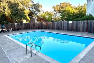 Townhouse,  Courtyards East none, Windsor, CA 95492 - 6