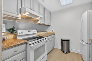 Condominium,  Townview avenue, Santa Rosa, CA 95405 - 9