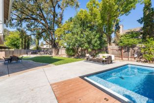 Single Family Residence, 129 Wooded Glen Ct, Windsor, CA  Windsor, CA 95492